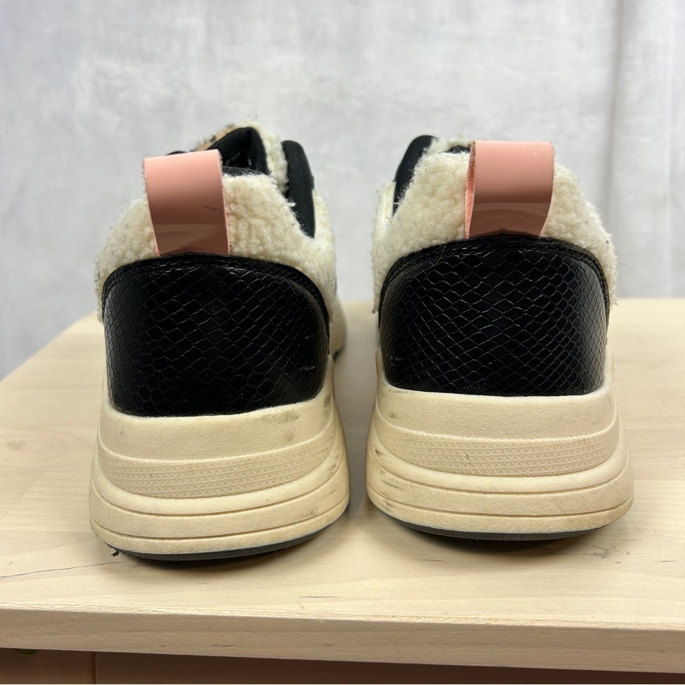 Stylish Women's Sneakers in Black, Cream, and Gold - Picture 5 of 7